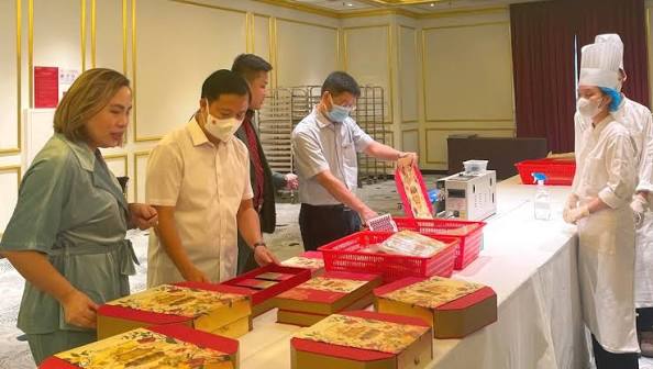 Kiểm tra chất lượng bánh